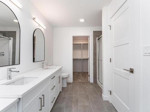 22128 94 Avenue, Edmonton, AB - Indoor Photo Showing Bathroom