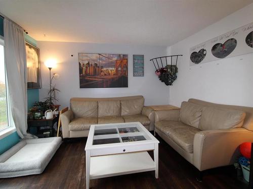 58311 Rng Rd 95, Rural St. Paul County, AB - Indoor Photo Showing Living Room