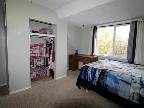 58311 Rng Rd 95, Rural St. Paul County, AB - Indoor Photo Showing Bedroom