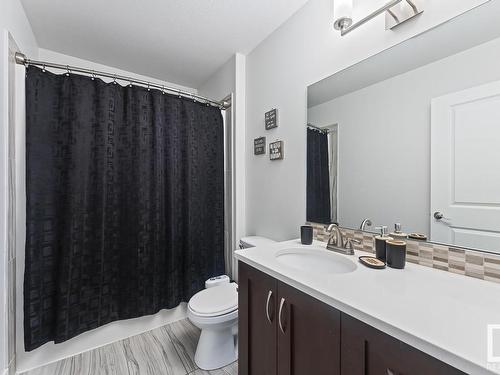 6731 Tri City Way, Cold Lake, AB - Indoor Photo Showing Bathroom