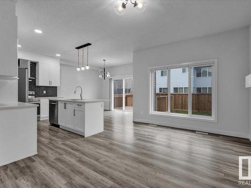 912 174 Street, Edmonton, AB - Indoor Photo Showing Kitchen With Upgraded Kitchen