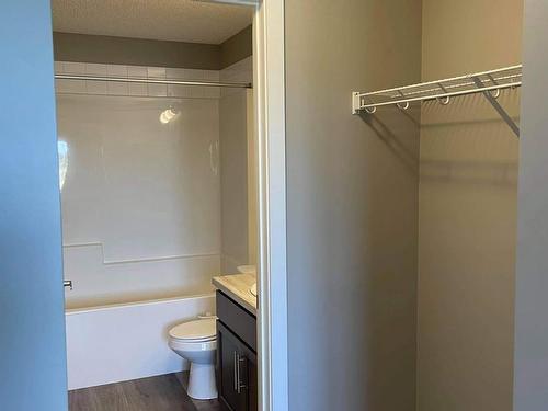 227 148 Ebbers Boulevard, Edmonton, AB - Indoor Photo Showing Bathroom