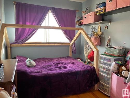 9624 75A Street, Edmonton, AB - Indoor Photo Showing Bedroom