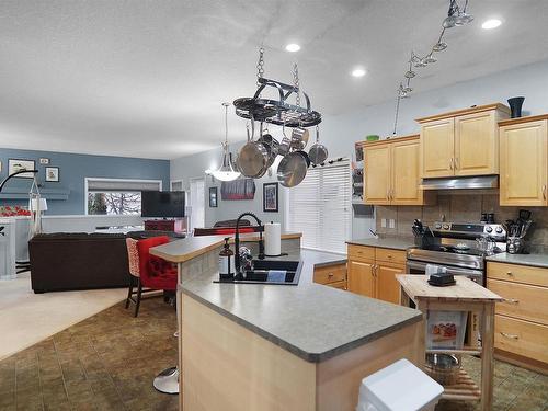 1445 Highwood Boulevard, Devon, AB - Indoor Photo Showing Kitchen