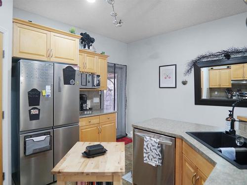 1445 Highwood Boulevard, Devon, AB - Indoor Photo Showing Kitchen