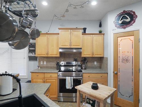 1445 Highwood Boulevard, Devon, AB - Indoor Photo Showing Kitchen