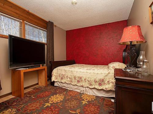 80-52210 Rge Rd 192, Rural Beaver County, AB - Indoor Photo Showing Bedroom