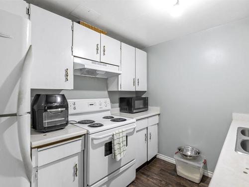 18415 66 Avenue, Edmonton, AB - Indoor Photo Showing Kitchen