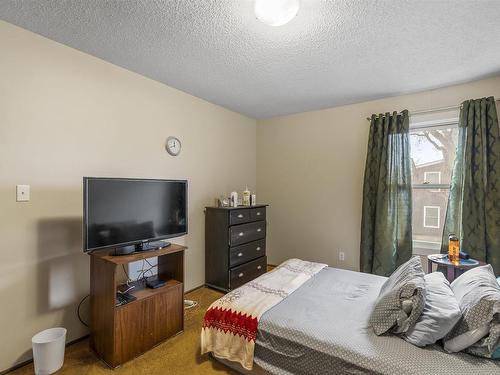 18415 66 Avenue, Edmonton, AB - Indoor Photo Showing Bedroom