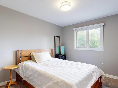 8611 Buena Vista Road, Edmonton, AB - Indoor Photo Showing Bedroom