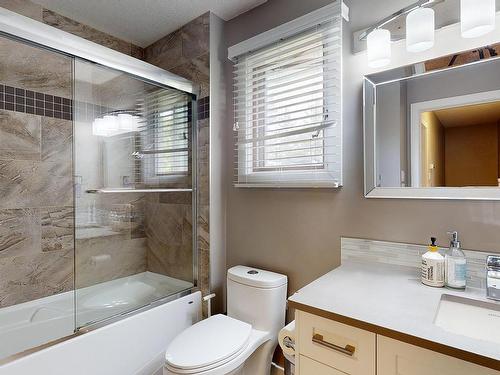 8611 Buena Vista Road, Edmonton, AB - Indoor Photo Showing Bathroom