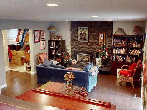 8611 Buena Vista Road, Edmonton, AB - Indoor Photo Showing Living Room With Fireplace