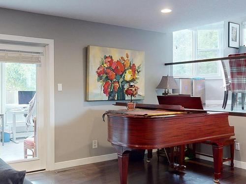 8611 Buena Vista Road, Edmonton, AB - Indoor Photo Showing Dining Room