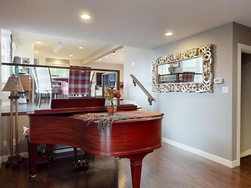 8611 Buena Vista Road, Edmonton, AB - Indoor Photo Showing Other Room