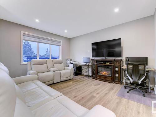 12616 43 Street, Edmonton, AB - Indoor Photo Showing Living Room