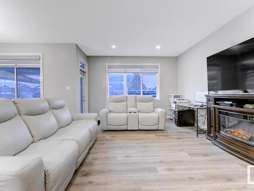 12616 43 Street, Edmonton, AB - Indoor Photo Showing Living Room