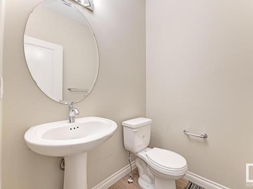 12616 43 Street, Edmonton, AB - Indoor Photo Showing Bathroom