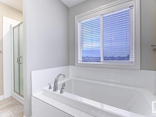 12616 43 Street, Edmonton, AB - Indoor Photo Showing Bathroom