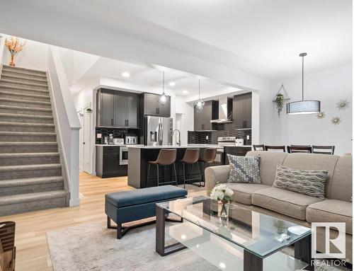 22712 93 Avenue, Edmonton, AB - Indoor Photo Showing Living Room