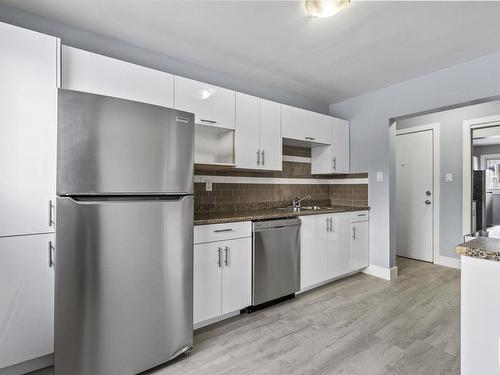 8 6135 98 Avenue, Edmonton, AB - Indoor Photo Showing Kitchen With Stainless Steel Kitchen With Double Sink