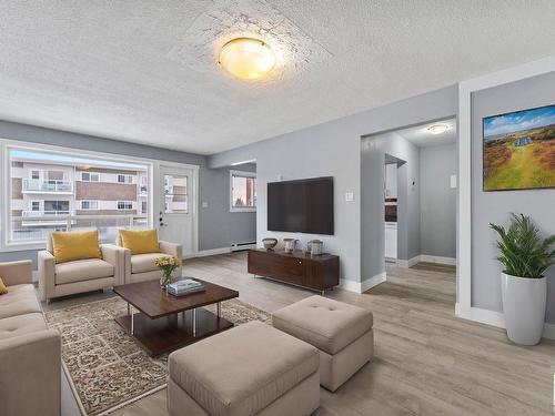 8 6135 98 Avenue, Edmonton, AB - Indoor Photo Showing Living Room