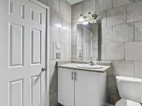 8 6135 98 Avenue, Edmonton, AB - Indoor Photo Showing Bathroom