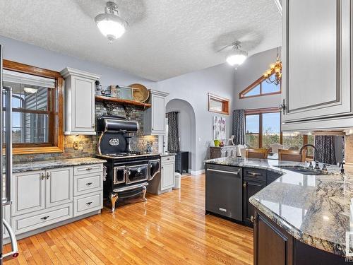 37 55312 Rge Road 241, Rural Sturgeon County, AB - Indoor Photo Showing Kitchen With Upgraded Kitchen