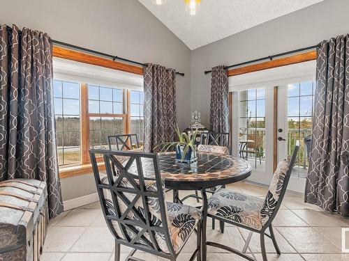 37 55312 Rge Road 241, Rural Sturgeon County, AB - Indoor Photo Showing Dining Room