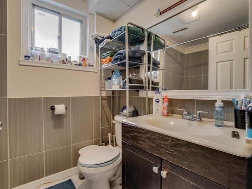 9531 109A Avenue, Edmonton, AB - Indoor Photo Showing Bathroom