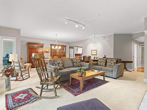 101 11640 79 Avenue, Edmonton, AB - Indoor Photo Showing Living Room