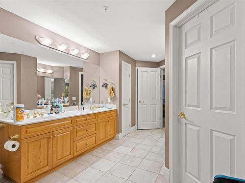 101 11640 79 Avenue, Edmonton, AB - Indoor Photo Showing Bathroom