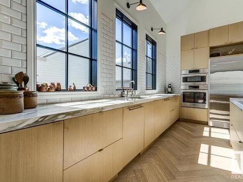 14305 Summit Drive, Edmonton, AB - Indoor Photo Showing Kitchen