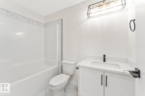 324 Fundy Way, Cold Lake, AB - Indoor Photo Showing Bathroom