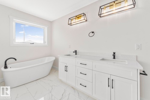 324 Fundy Way, Cold Lake, AB - Indoor Photo Showing Bathroom