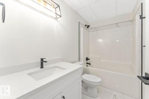 324 Fundy Way, Cold Lake, AB - Indoor Photo Showing Bathroom