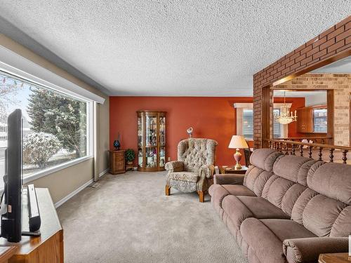 7308 149A Avenue, Edmonton, AB - Indoor Photo Showing Living Room