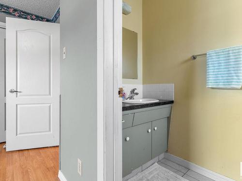 7308 149A Avenue, Edmonton, AB - Indoor Photo Showing Bathroom