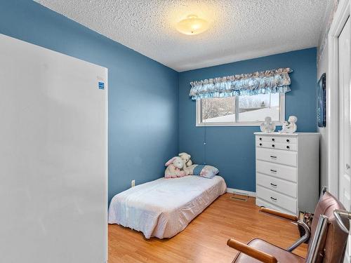 7308 149A Avenue, Edmonton, AB - Indoor Photo Showing Bedroom