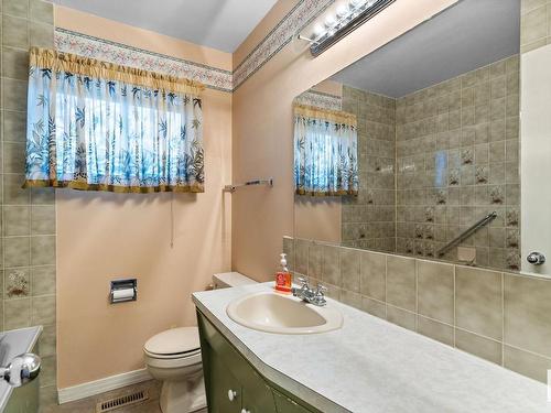 7308 149A Avenue, Edmonton, AB - Indoor Photo Showing Bathroom