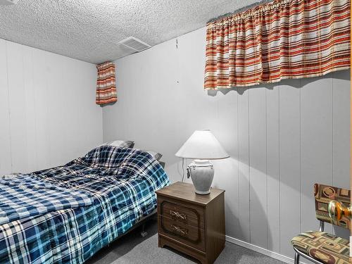 7308 149A Avenue, Edmonton, AB - Indoor Photo Showing Bedroom