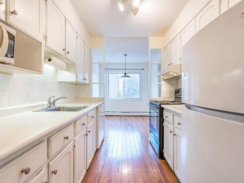 202 11450 40 Avenue, Edmonton, AB - Indoor Photo Showing Kitchen