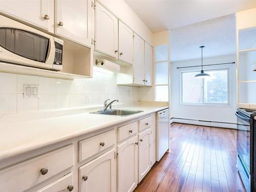 202 11450 40 Avenue, Edmonton, AB - Indoor Photo Showing Kitchen