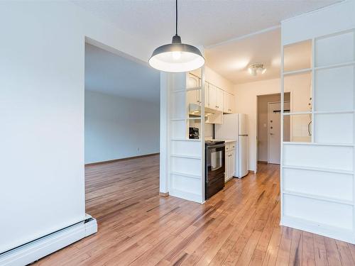 202 11450 40 Avenue, Edmonton, AB - Indoor Photo Showing Kitchen