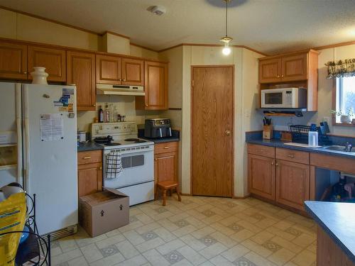 50, 54222 Rge Rd 25, Rural Lac Ste. Anne County, AB - Indoor Photo Showing Kitchen