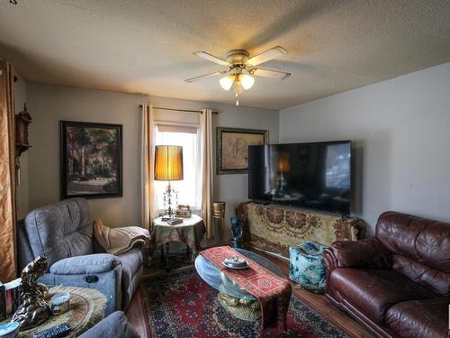 4708 50 Street, Myrnam, AB - Indoor Photo Showing Living Room