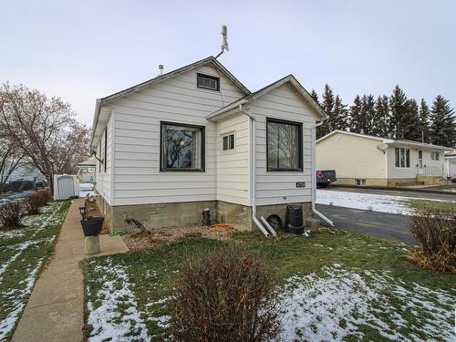 4708 50 Street, Myrnam, AB - Outdoor