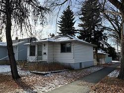 6928 106 ST NW  Edmonton, AB T6H 2W3