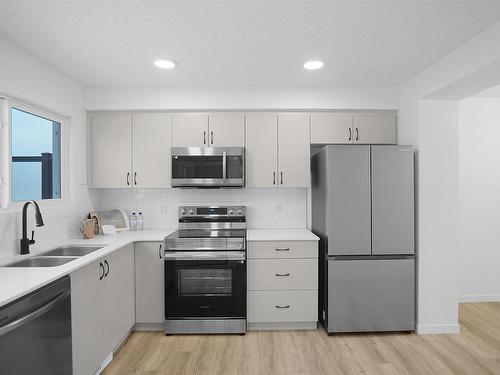 22829 84 Avenue, Edmonton, AB - Indoor Photo Showing Kitchen With Double Sink