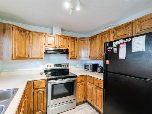 5957 40 Avenue, Edmonton, AB - Indoor Photo Showing Kitchen