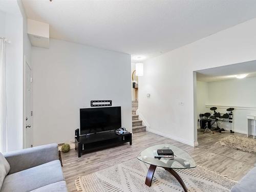 5957 40 Avenue, Edmonton, AB - Indoor Photo Showing Living Room